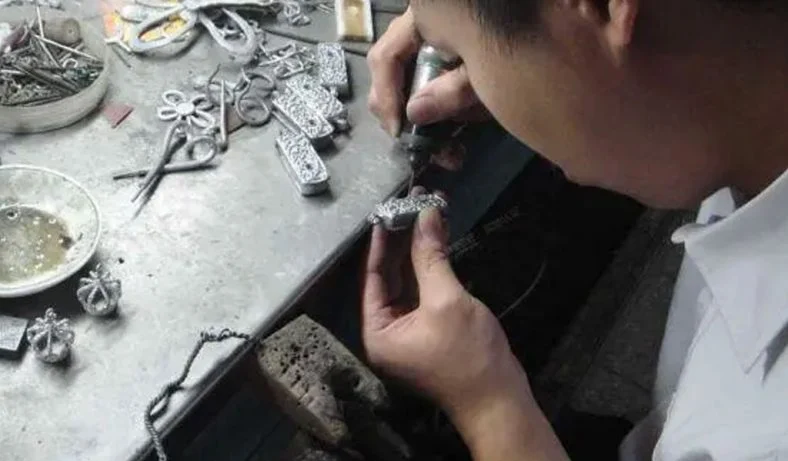 Custom-Jewelry-Manufacturing-788x461