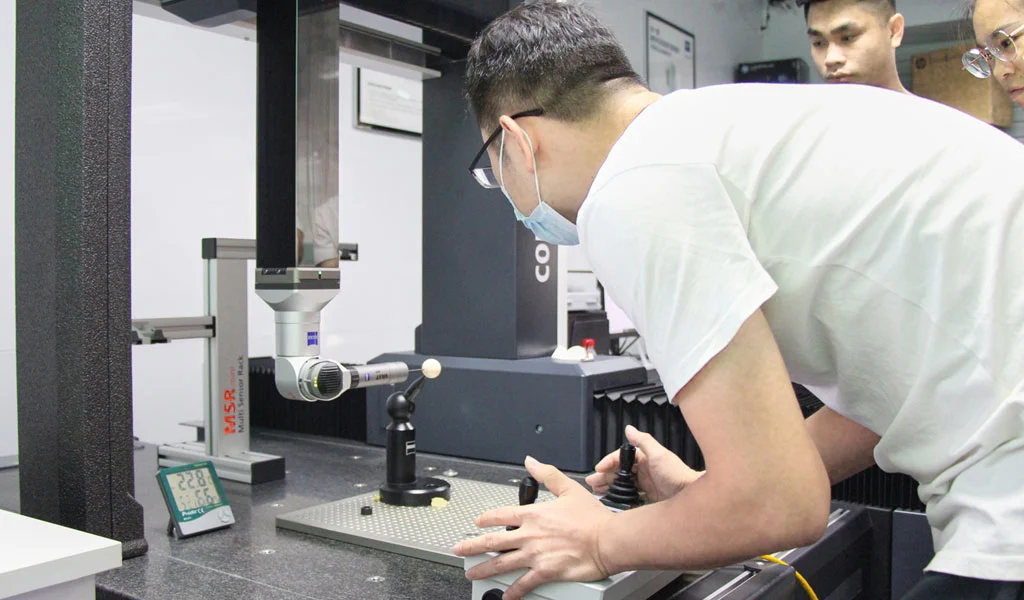 Equipped-with-cutting-edge-prototyping-and-production-manufacturing-technology